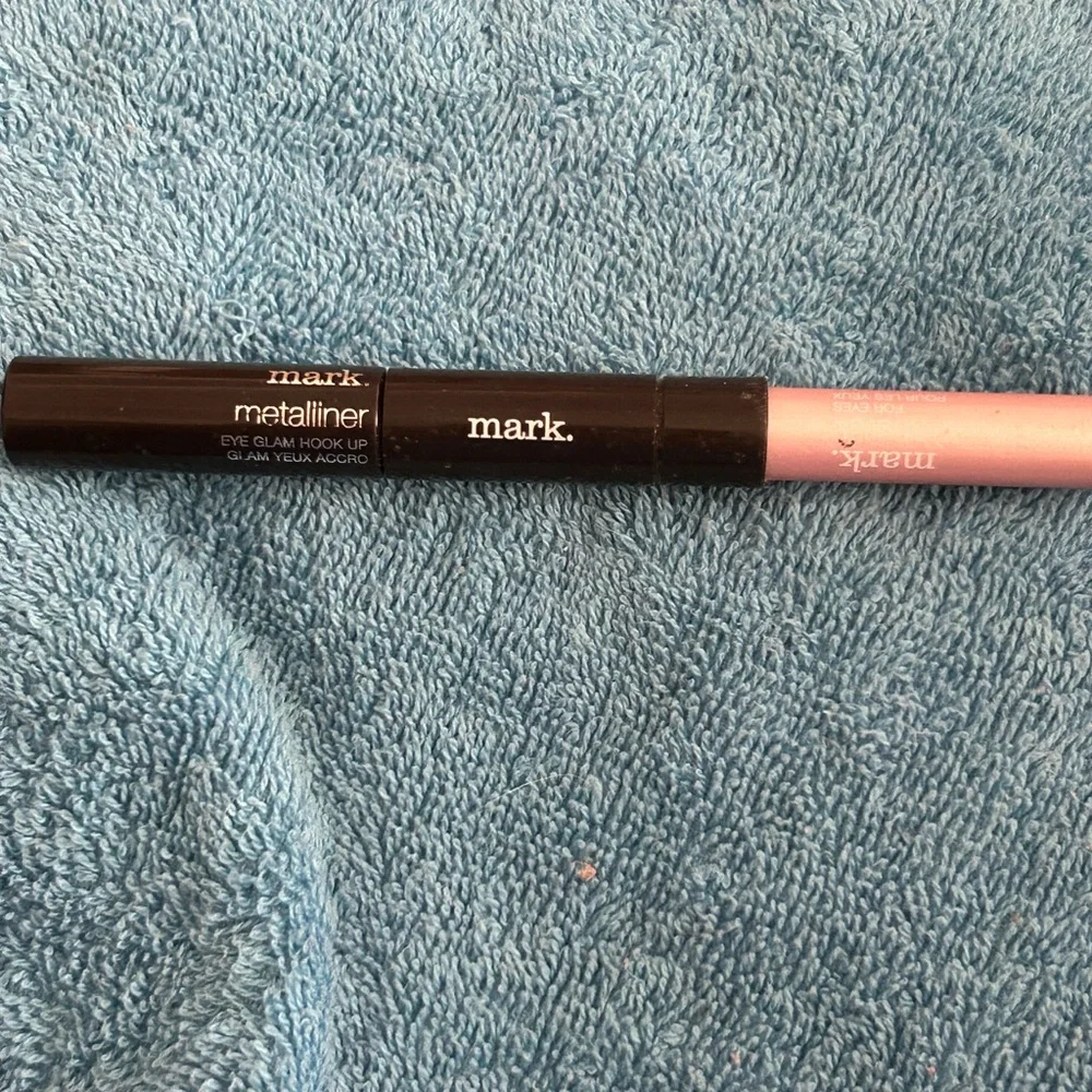 Avon Mark Metalliner Eye Glam Hook Up